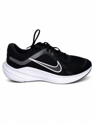 NIKE QUEST 5