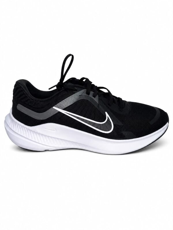NIKE QUEST 5